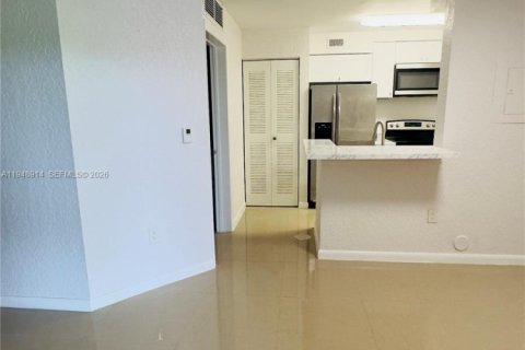 Снять в аренду кондоминиум в Окленд-Парк, Флорида 1 спальня, 78.41м2, № 2004708 - фото 2