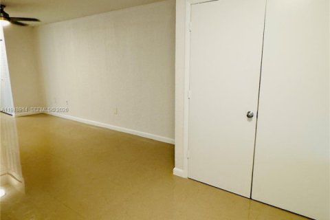 Снять в аренду кондоминиум в Окленд-Парк, Флорида 1 спальня, 78.41м2, № 2004708 - фото 13