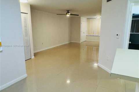 Снять в аренду кондоминиум в Окленд-Парк, Флорида 1 спальня, 78.41м2, № 2004708 - фото 6