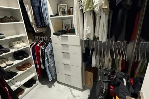 Casa en venta en Miami, Florida, 4 dormitorios, 233 m2 № 1963759 - foto 22