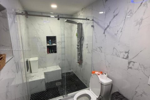 Casa en venta en Miami, Florida, 4 dormitorios, 233 m2 № 1963759 - foto 14