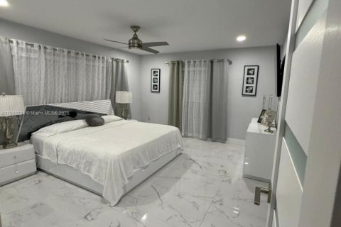 Casa en venta en Miami, Florida, 4 dormitorios, 233 m2 № 1963759 - foto 13