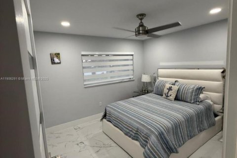 Casa en venta en Miami, Florida, 4 dormitorios, 233 m2 № 1963759 - foto 16