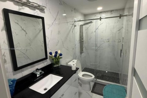 Casa en venta en Miami, Florida, 4 dormitorios, 233 m2 № 1963759 - foto 18