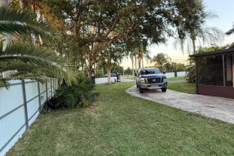 Casa en venta en Miami, Florida, 4 dormitorios, 233 m2 № 1963759 - foto 5