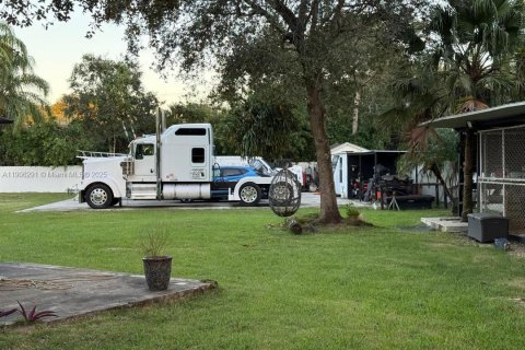 Casa en venta en Miami, Florida, 4 dormitorios, 233 m2 № 1963759 - foto 6