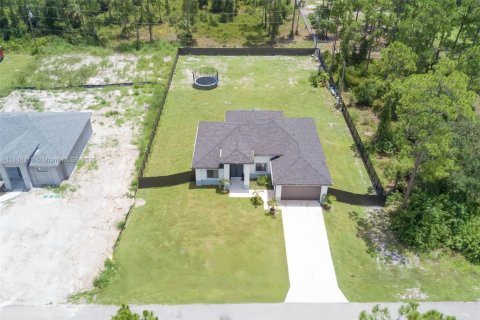 House in Lehigh Acres, Florida 3 bedrooms № 1850407 - photo 3