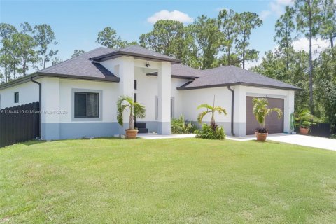 House in Lehigh Acres, Florida 3 bedrooms № 1850407 - photo 2
