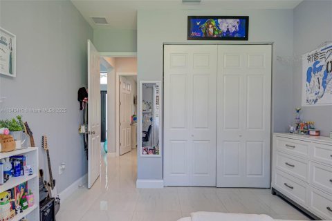 House in Lehigh Acres, Florida 3 bedrooms № 1850407 - photo 15