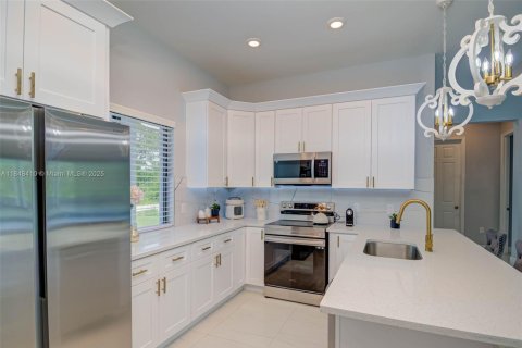 House in Lehigh Acres, Florida 3 bedrooms № 1850407 - photo 8