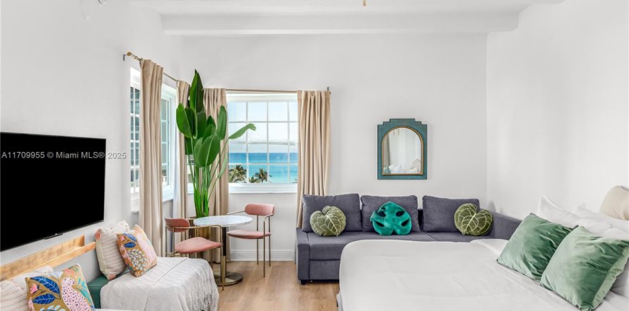 Отель, гостиница в Майами-Бич, Флорида 27.87м2 № 1985656