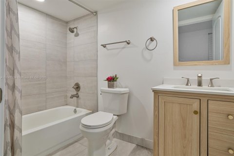 Condo in Lake Worth, Florida, 3 bedrooms № 1962091 - photo 20