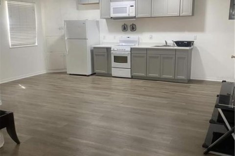 Commercial property in Kissimmee, Florida 8 bedrooms, 464.51 sq.m. № 1411649 - photo 17