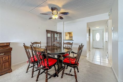 Condo in Saint Petersburg, Florida, 2 bedrooms  № 1751452 - photo 12