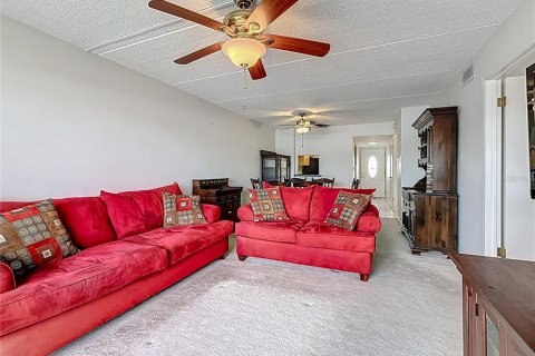 Condo in Saint Petersburg, Florida, 2 bedrooms  № 1751452 - photo 9