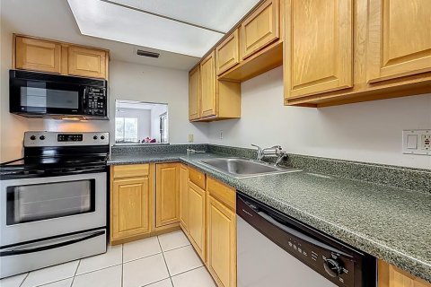 Condo in Saint Petersburg, Florida, 2 bedrooms  № 1751452 - photo 15