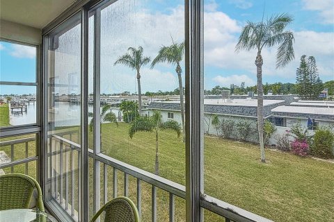Condo in Saint Petersburg, Florida, 2 bedrooms  № 1751452 - photo 4