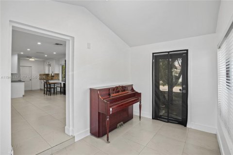 Casa en venta en Miami, Florida, 3 dormitorios № 2001975 - foto 15