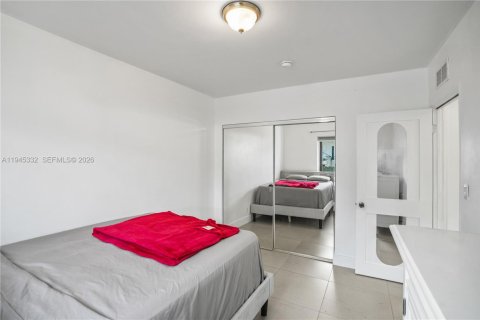 Casa en venta en Miami, Florida, 3 dormitorios № 2001975 - foto 13