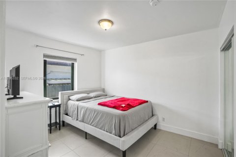Casa en venta en Miami, Florida, 3 dormitorios № 2001975 - foto 11
