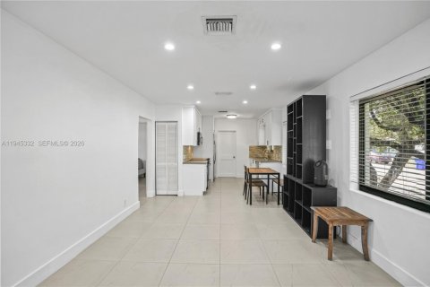 Casa en venta en Miami, Florida, 3 dormitorios № 2001975 - foto 2