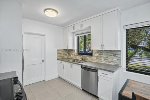 Casa en venta en Miami, Florida, 3 dormitorios № 2001975 - foto 10