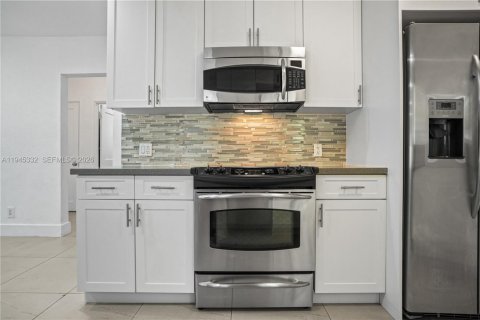 Casa en venta en Miami, Florida, 3 dormitorios № 2001975 - foto 9