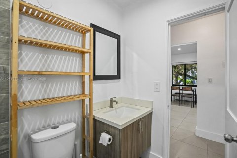 Casa en venta en Miami, Florida, 3 dormitorios № 2001975 - foto 18