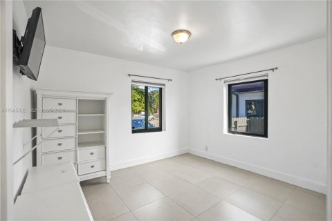 Casa en venta en Miami, Florida, 3 dormitorios № 2001975 - foto 19