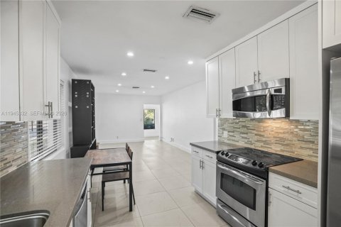 Casa en venta en Miami, Florida, 3 dormitorios № 2001975 - foto 7