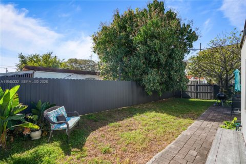 Casa en venta en Miami, Florida, 3 dormitorios № 2001975 - foto 28
