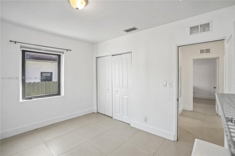 Casa en venta en Miami, Florida, 3 dormitorios № 2001975 - foto 22