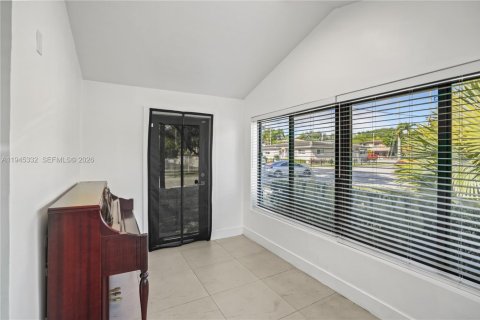 Casa en venta en Miami, Florida, 3 dormitorios № 2001975 - foto 16