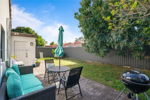 Casa en venta en Miami, Florida, 3 dormitorios № 2001975 - foto 27