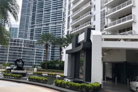 Condo in Miami, Florida, 2 bedrooms  № 1888827 - photo 2