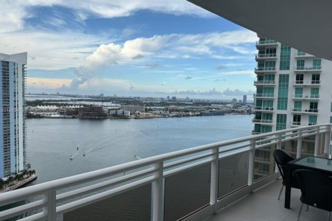 Condo in Miami, Florida, 2 bedrooms  № 1888827 - photo 4