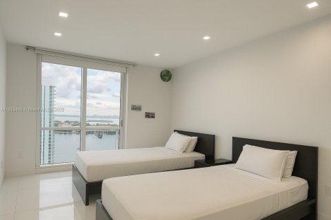 Condo in Miami, Florida, 2 bedrooms  № 1888827 - photo 10