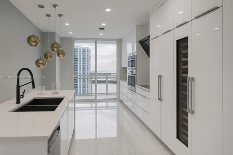 Condo in Miami, Florida, 2 bedrooms  № 1888827 - photo 8