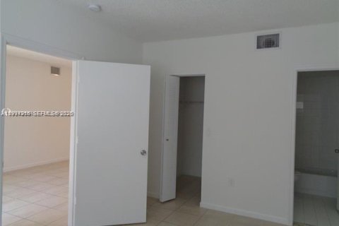 Condo in Davie, Florida, 2 bedrooms  № 2056585 - photo 9