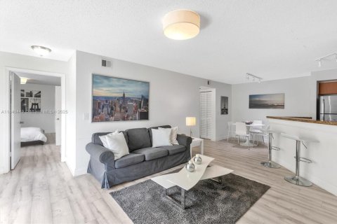 Купить кондоминиум в Санрайз, Флорида 2 спальни, 98.94м2, № 1828999 - фото 1