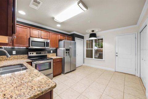 Condo in Gainesville, Florida, 2 bedrooms № 2202874 - photo 9