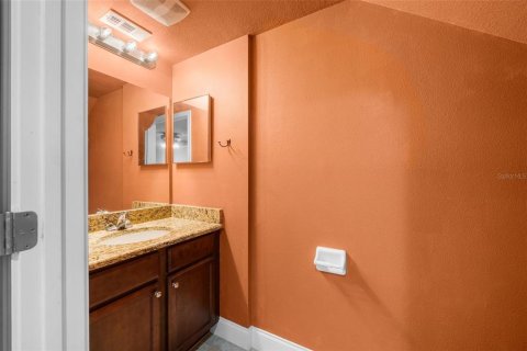 Condo in Gainesville, Florida, 2 bedrooms № 2202874 - photo 10