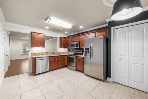 Condo in Gainesville, Florida, 2 bedrooms № 2202874 - photo 7