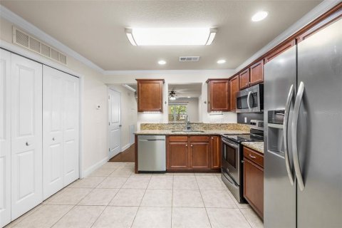 Condo in Gainesville, Florida, 2 bedrooms № 2202874 - photo 8