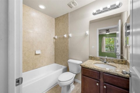 Condo in Gainesville, Florida, 2 bedrooms № 2202874 - photo 14