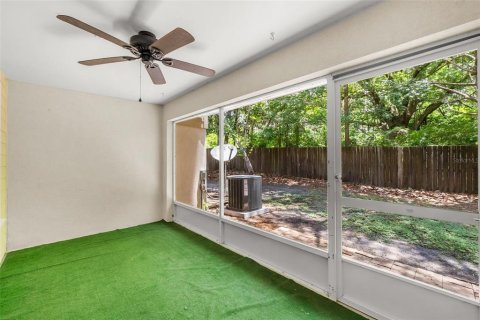 Condo in Gainesville, Florida, 2 bedrooms № 2202874 - photo 18