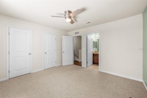 Condo in Gainesville, Florida, 2 bedrooms № 2202874 - photo 13