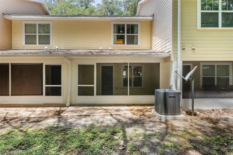 Condo in Gainesville, Florida, 2 bedrooms № 2202874 - photo 20