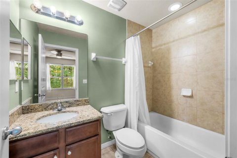 Condo in Gainesville, Florida, 2 bedrooms № 2202874 - photo 17