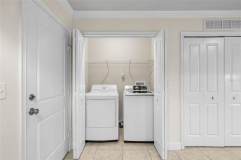 Condo in Gainesville, Florida, 2 bedrooms № 2202874 - photo 11
